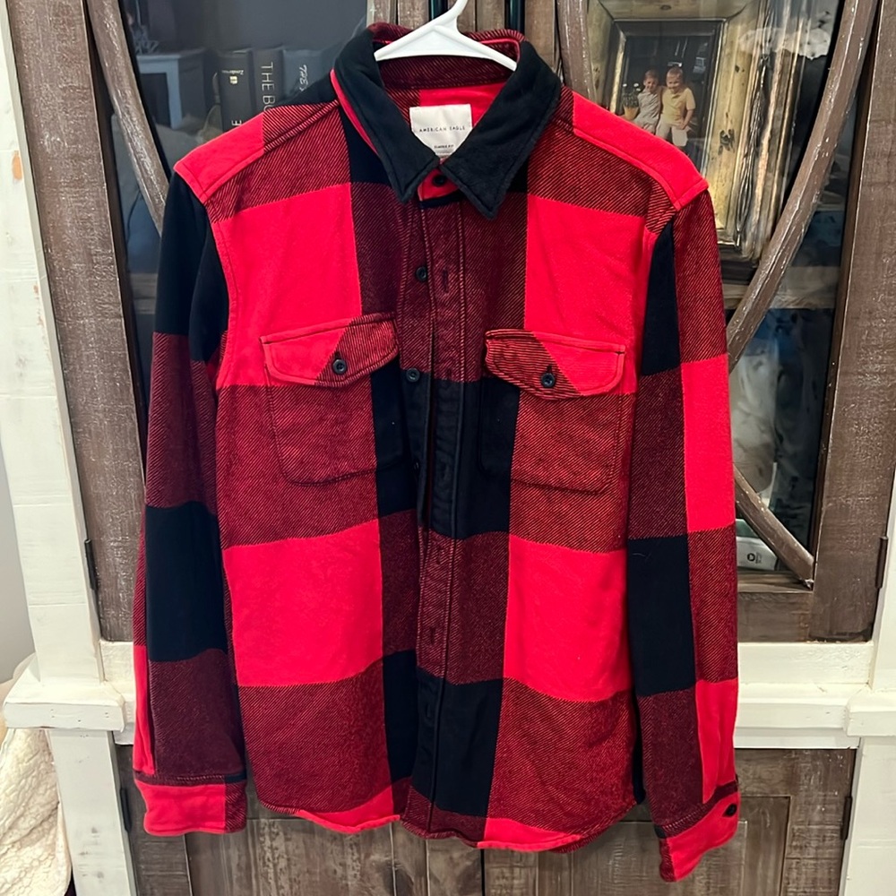 American Eagle flannel button up men’s small